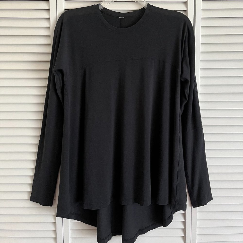 Lululemon Acadia Long Sleeve Black fits size 6 or 8 rare